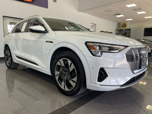 Used 2023 Audi e-tron Premium Plus w/ Premium Plus Package AWD/4WD image 7