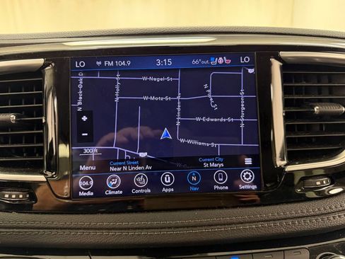 Used 2020 Chrysler Pacifica Limited w/ Tire & Wheel Group FWD image 25
