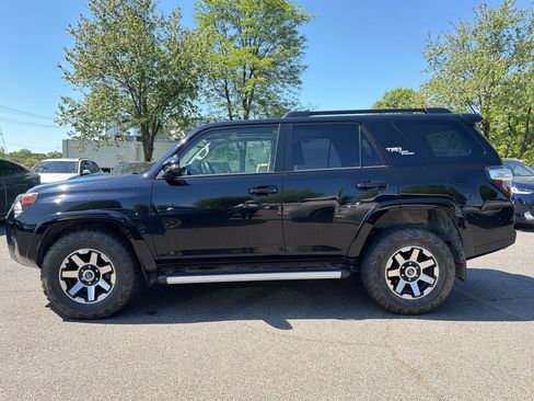 Used 2023 Toyota 4Runner TRD Off-Road Premium w/ Off Road Premium Plus Package AWD/4WD image 2