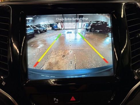 Used 2020 Jeep Cherokee Limited AWD/4WD image 15