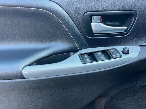 Used 2016 Toyota Sienna SE w/ SE Preferred Package image 11