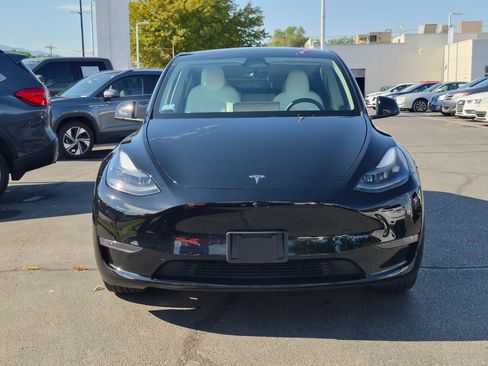Used 2025 Tesla Model Y Long Range AWD/4WD image 11