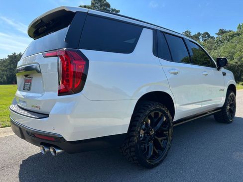 Used 2024 GMC Yukon AT4 w/ Technology Package AWD/4WD image 5
