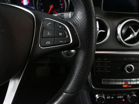 Used 2020 Mercedes-Benz GLA 250 4MATIC image 11