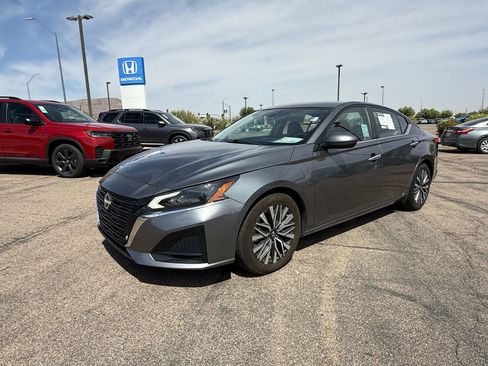 Used 2023 Nissan Altima 2.5 SV image 1