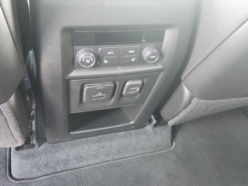 Used 2023 Chevrolet Traverse Premier AWD/4WD image 67