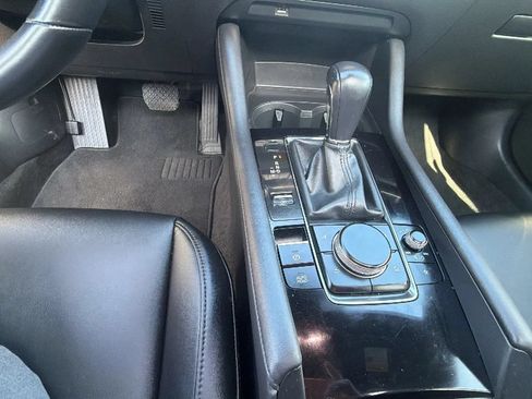 Used 2021 MAZDA MAZDA3 s FWD image 19