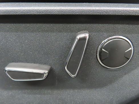 Used 2025 Ford F150 Lariat w/ Equipment Group 502A High AWD/4WD image 17