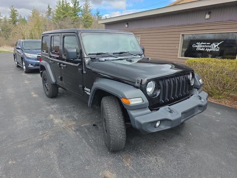 Used 2018 Jeep Wrangler Unlimited Sport AWD/4WD image 4