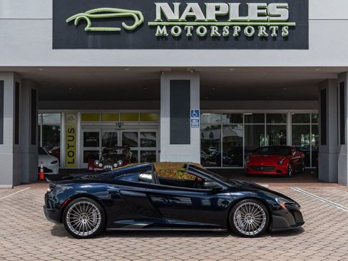 Used 2016 McLaren 675LT Spider image 38
