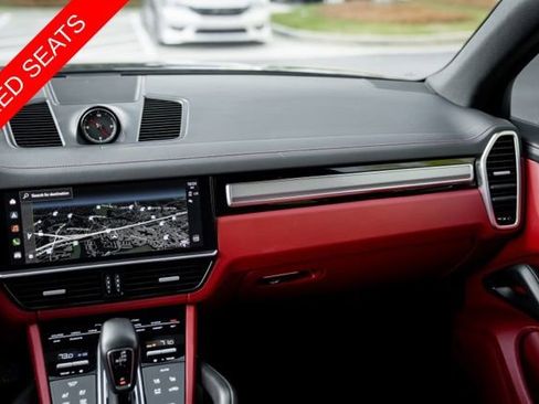 Used 2023 Porsche Cayenne Platinum Edition AWD/4WD image 27
