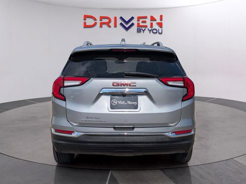 Used 2024 GMC Terrain SLT image 4