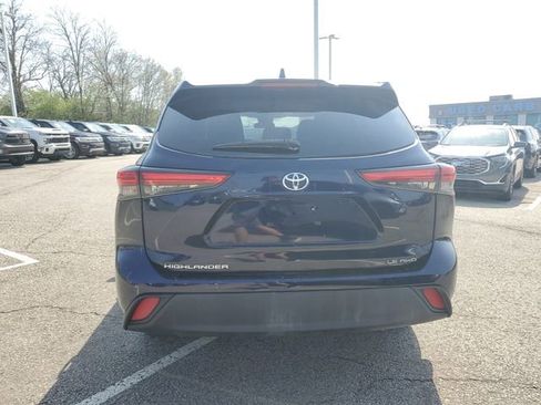 Used 2021 Toyota Highlander LE image 5