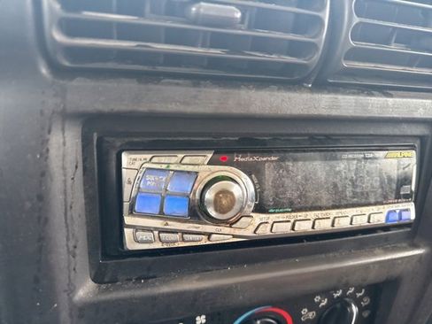 Used 2000 Jeep Wrangler Sport image 26