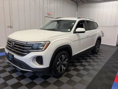 Used 2024 Volkswagen Atlas SE AWD/4WD image 6