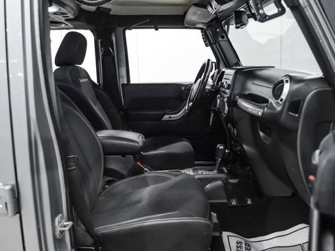 Used 2013 Jeep Wrangler Unlimited Sahara AWD/4WD image 33