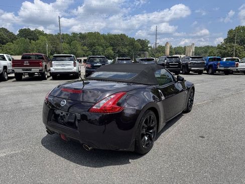 Used 2015 Nissan 370Z Touring RWD image 6