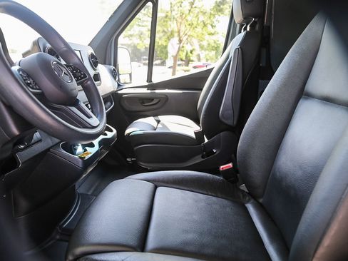 Used 2024 Mercedes-Benz Sprinter 2500 image 5