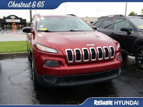 Used 2016 Jeep Cherokee Sport FWD image 3
