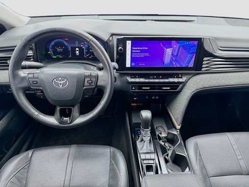 Used 2025 Toyota Camry XLE FWD image 15