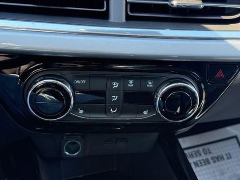 Used 2025 Chevrolet Trax LT w/ Driver Confidence Package image 20