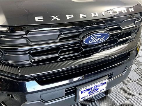 Used 2025 Ford Expedition Active RWD image 30