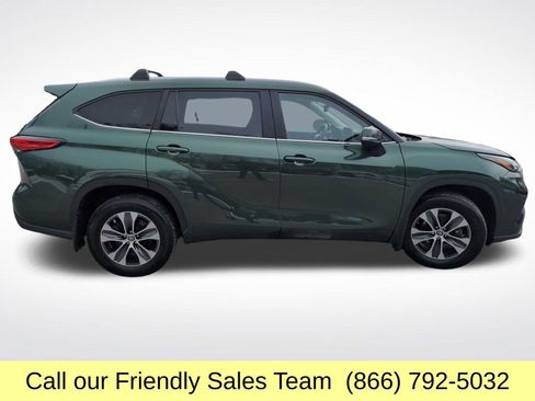 Used 2023 Toyota Highlander XLE image 7