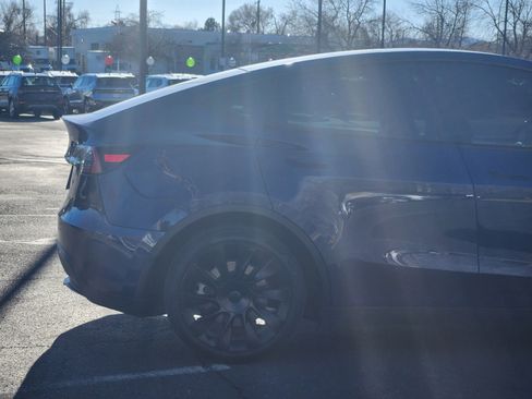 Used 2021 Tesla Model Y 2WD image 6