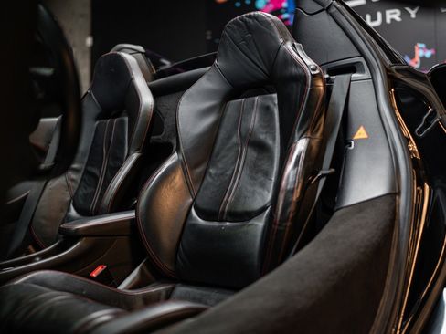 Used 2019 McLaren 570S Spider image 10