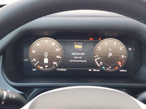 New 2025 Land Rover Defender 110 X-Dynamic SE AWD/4WD image 12