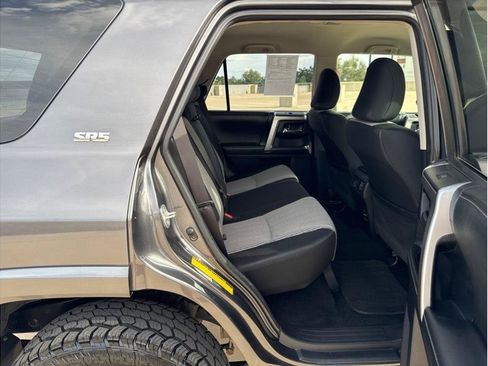 Used 2015 Toyota 4Runner SR5 AWD/4WD image 11
