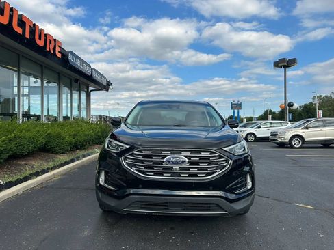 Used 2019 Ford Edge Titanium w/ Equipment Group 301A FWD image 2