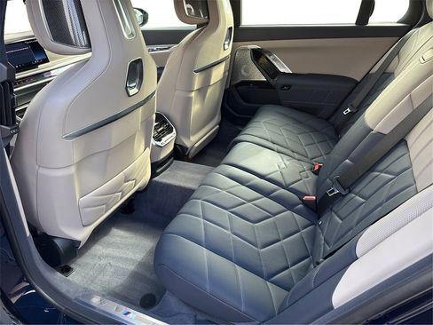 New 2025 BMW i7 xDrive60 image 10