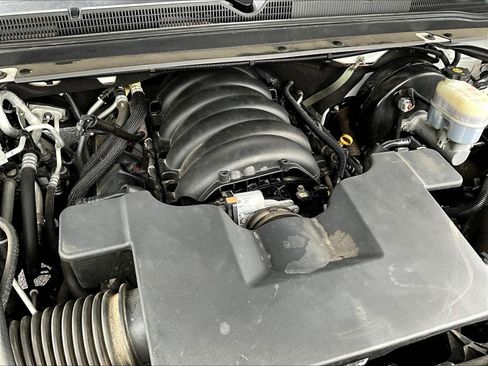 Used 2020 Chevrolet Suburban Premier AWD/4WD image 32
