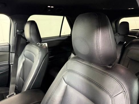 Used 2020 Ford Explorer XLT RWD image 17