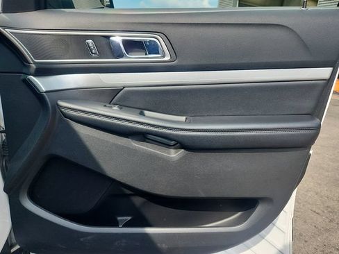 Used 2017 Ford Explorer XLT w/ Equipment Group 202A AWD/4WD image 35