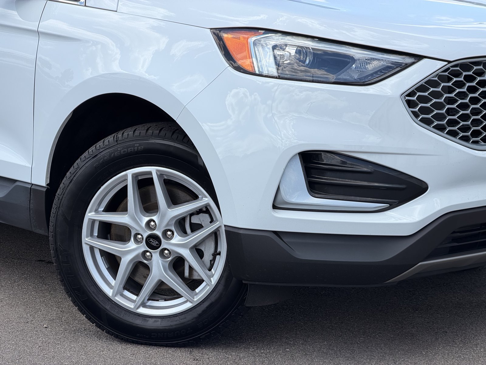 Used 2023 Ford Edge SEL AWD/4WD image 3
