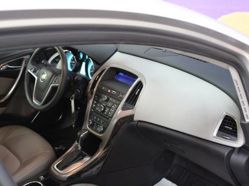 Used 2013 Buick Verano FWD image 12
