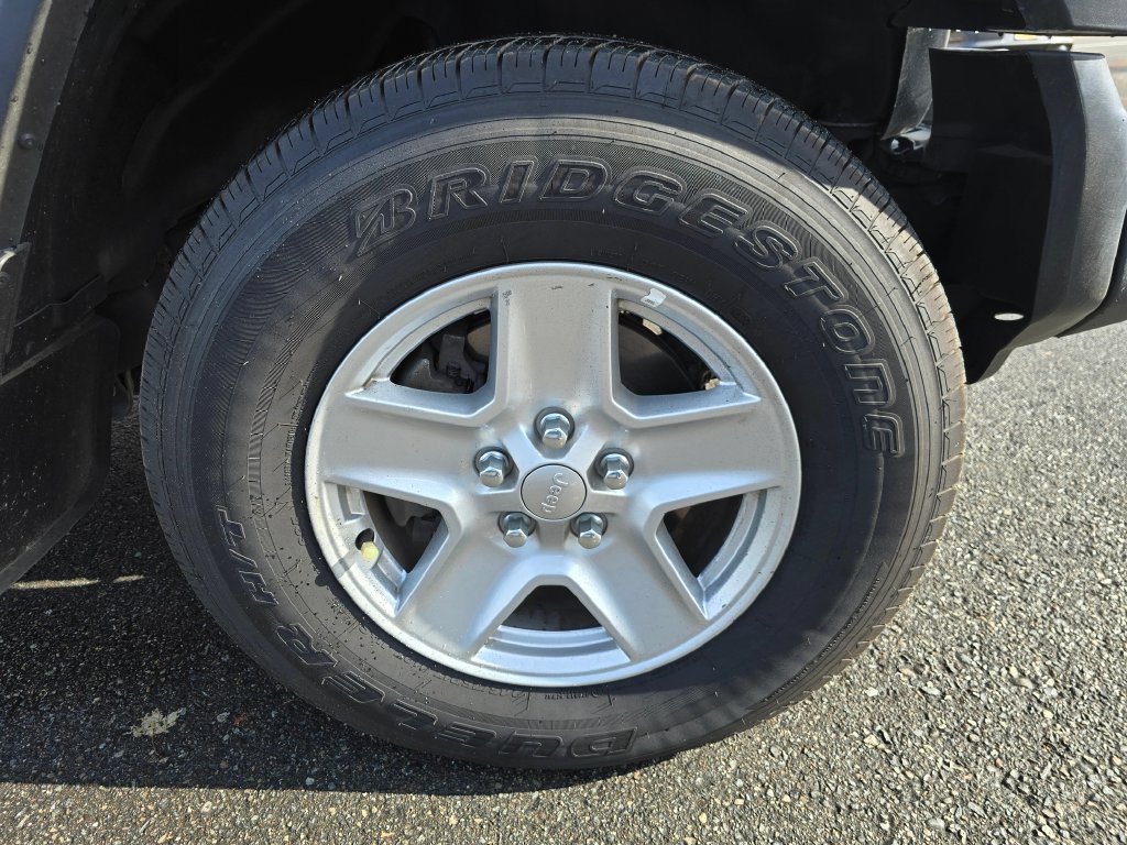Used 2021 Jeep Gladiator Sport w/ Technology Group AWD/4WD image 9