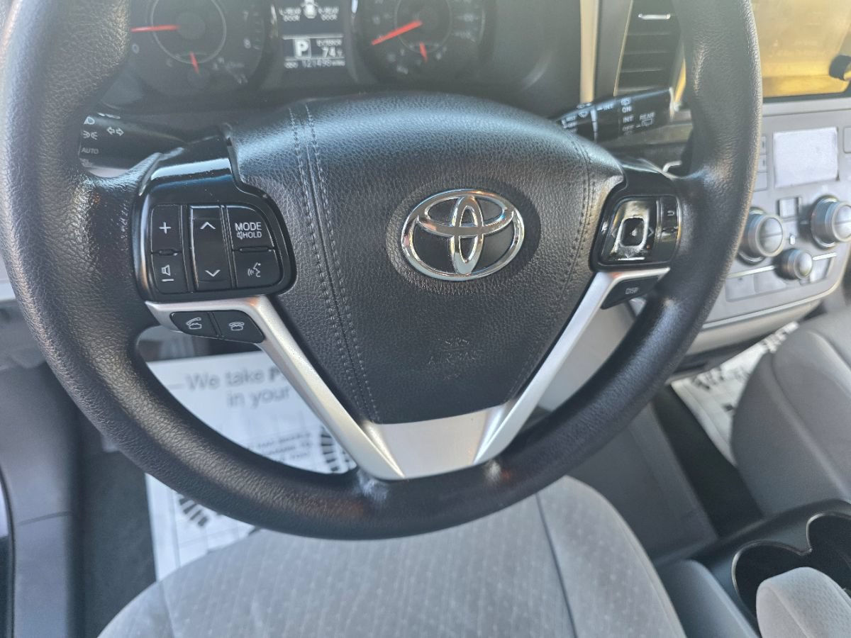Used 2017 Toyota Sienna LE FWD image 15