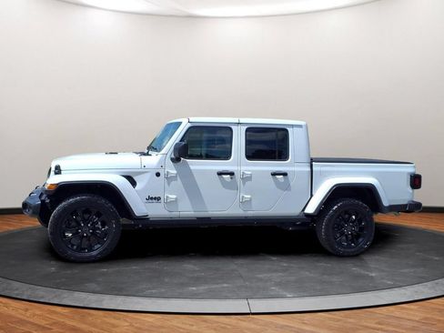 Used 2025 Jeep Gladiator Sport AWD/4WD image 15