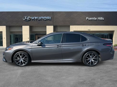 Used 2023 Toyota Camry SE image 3