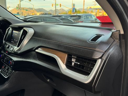 Used 2020 GMC Terrain SLE w/ Driver Convenience Package FWD image 12