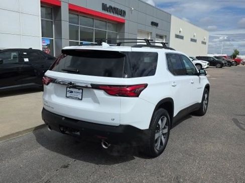 Used 2022 Chevrolet Traverse LT w/ LT Premium Package AWD/4WD image 5