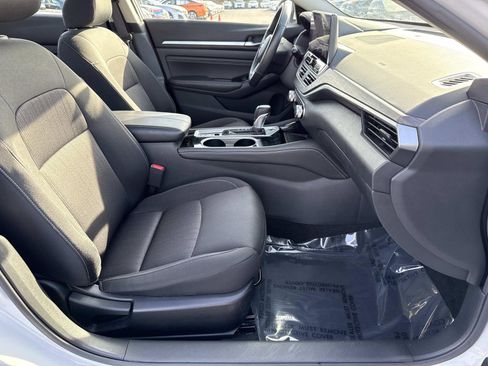 Used 2023 Nissan Altima 2.5 SV w/ SV Premium Package image 25