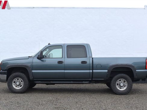 Used 2006 Chevrolet Silverado 2500 LT w/ Heavy-Duty Power Package image 9