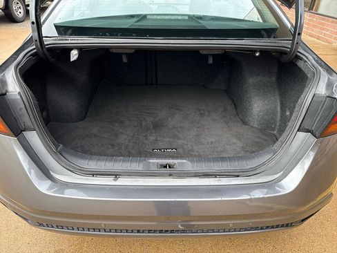 Used 2022 Nissan Altima 2.5 SV image 17