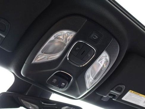 Used 2025 Jeep Compass Latitude w/ Sun & Sound Group image 16