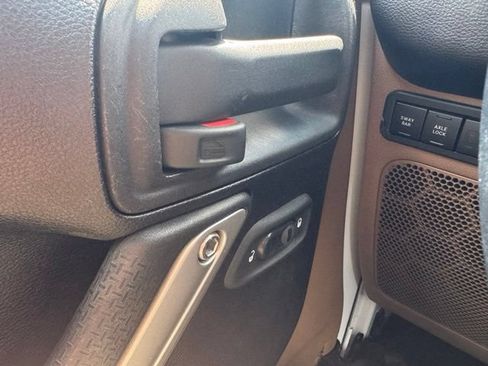 Used 2013 Jeep Wrangler Unlimited Rubicon w/ Connectivity Group AWD/4WD image 33