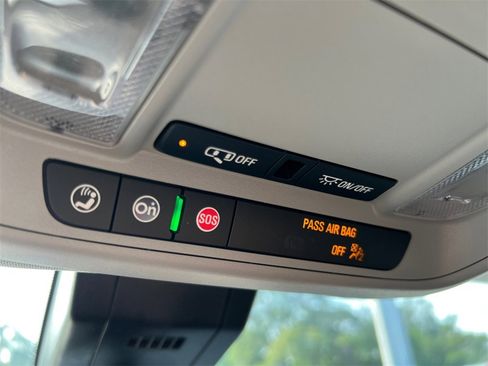 Used 2024 GMC Terrain SLT image 29